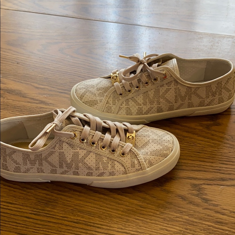 Michael Kors tennis shoes size 8 - Picture 4 of 4